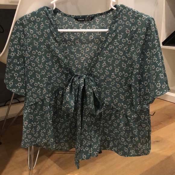 Green blouse - Picture 1 of 3